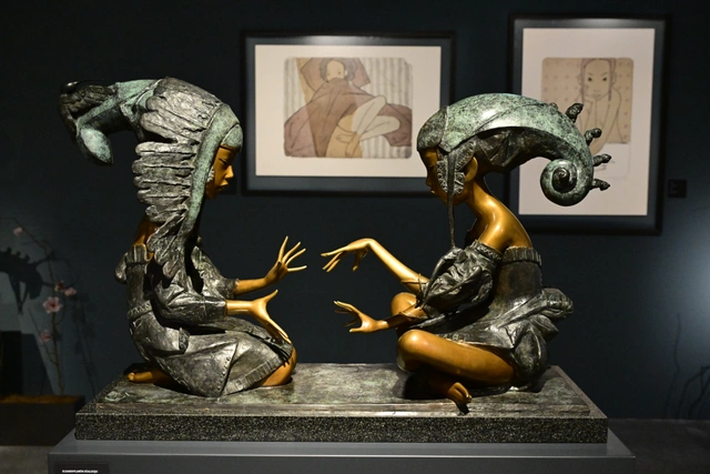 Heydər Əliyev Mərkəzində heykəltaraş Andrey Ostaşovun "Qızılgülün sirri" sərgisi açılıb