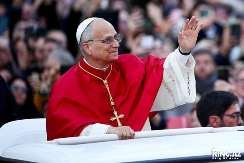 "Vogue" jurnalı Roma Papasını "İlin dəbli məşhuru" seçdi