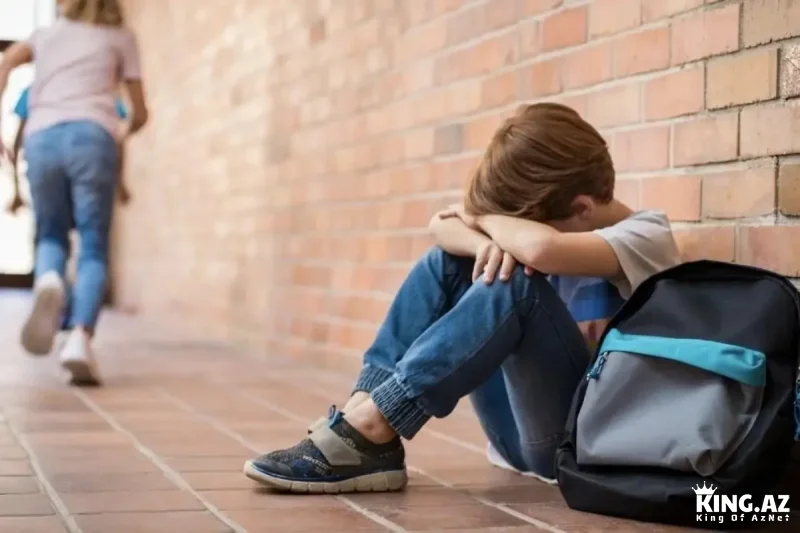 Psixoloq məktəblinin həmyaşıdları ilə problemlərini üzə çıxarmağın yollarından danışıb