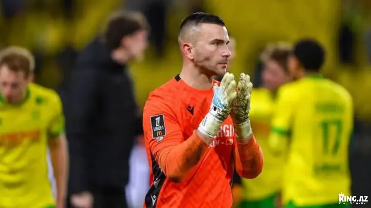 Fransada qapıçı Ramazana görə yalandan özünü zədələnmiş kimi göstərməkdə şübhəli bilinir