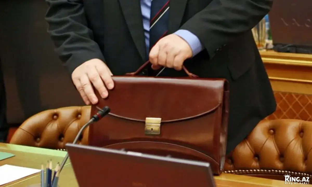 Dövlət qurumunun 17 yüksəkvəzifəli şəxsi cəzalandırılıb