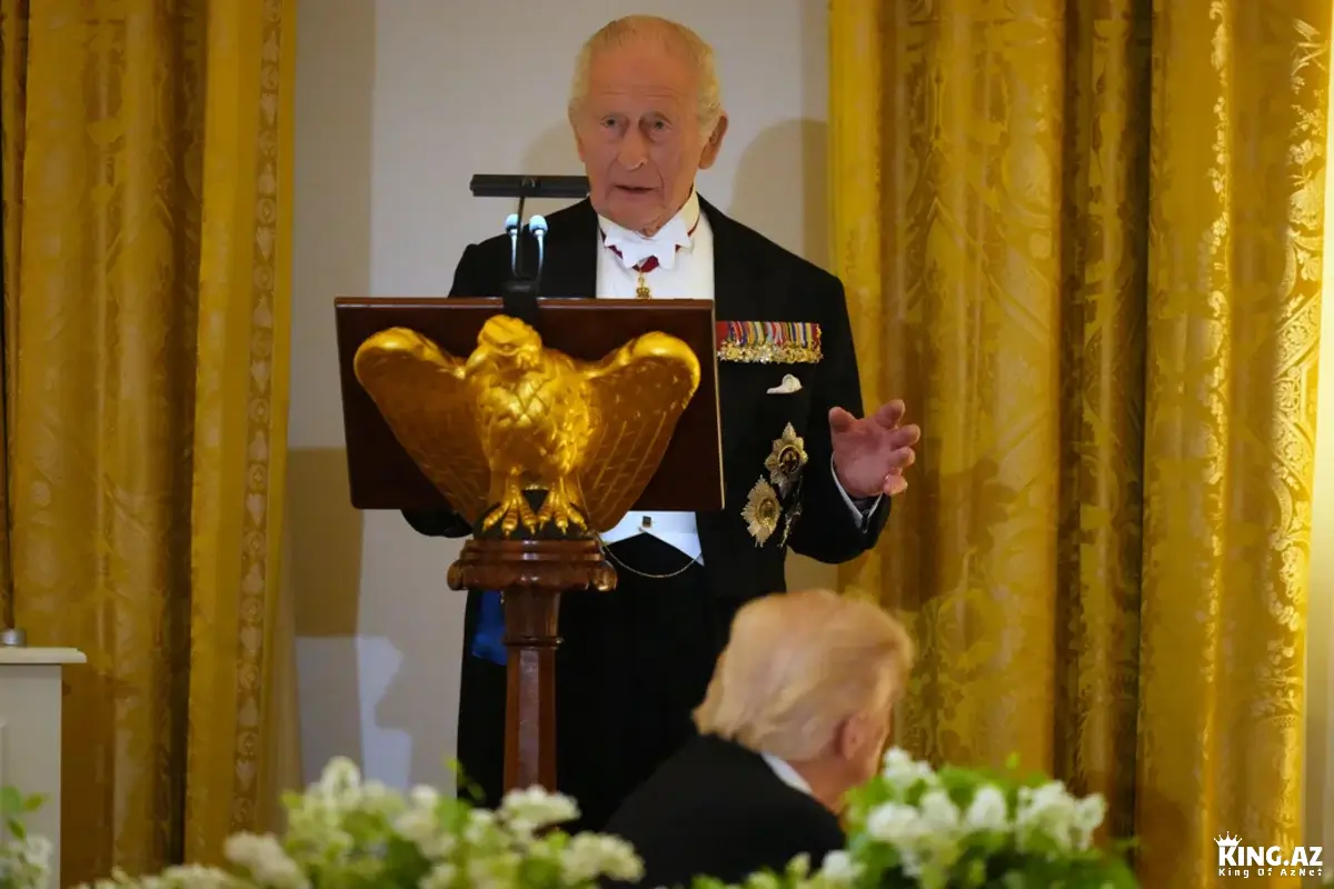 Kral III Çarlzın britaniyalıların 200 il əvvəl Ağ Evi yandırması barədə zarafatı gülüşə səbəb oldu