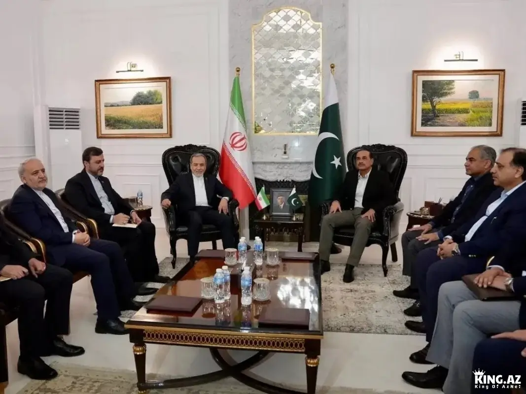 Abbas Əraqçı İslamabadda Asim Münirlə görüşdü