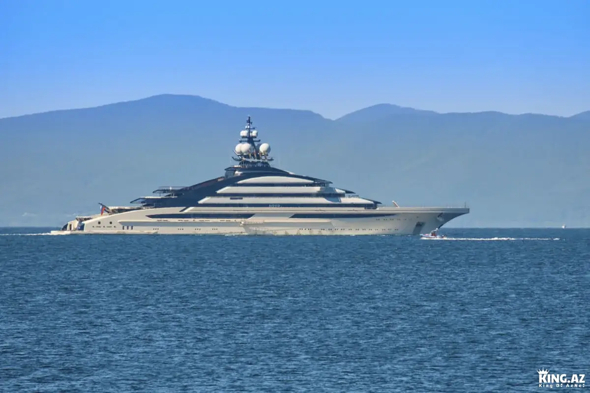 Rusiyalı milyarderin yaxtası Hörmüz boğazından keçib