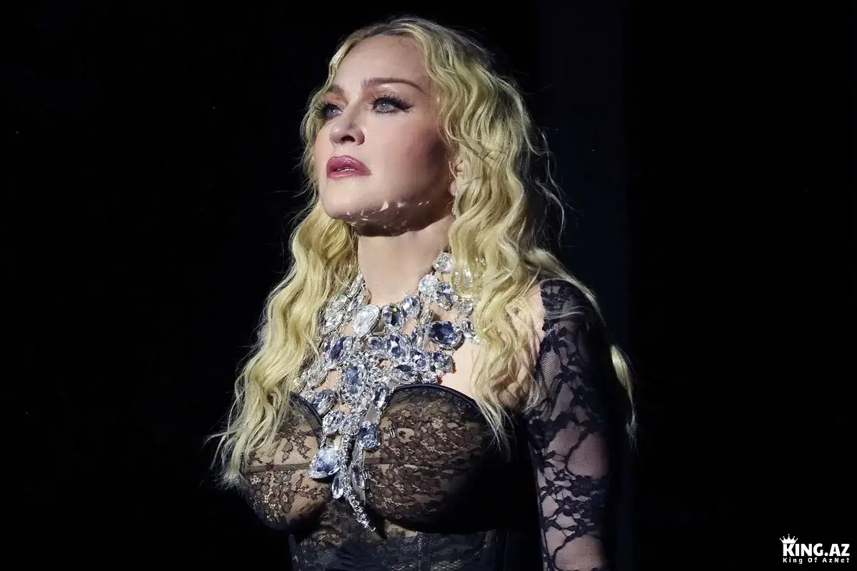 Madonna "Çelsi"nin yeni formasını nümayiş etdirdi